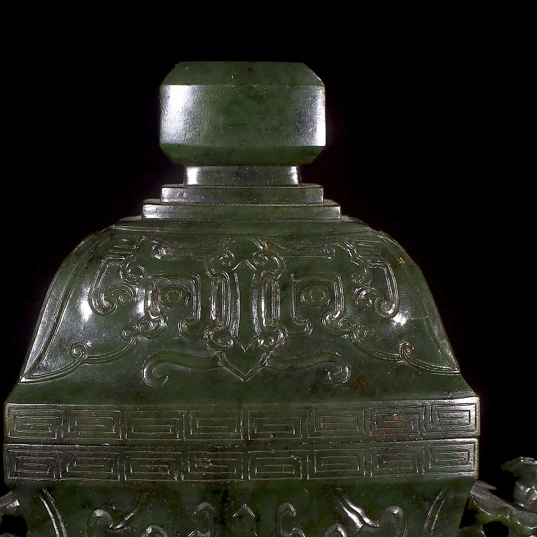 Jarrón de jade verde espinaca de Hetian, dinastía Qing