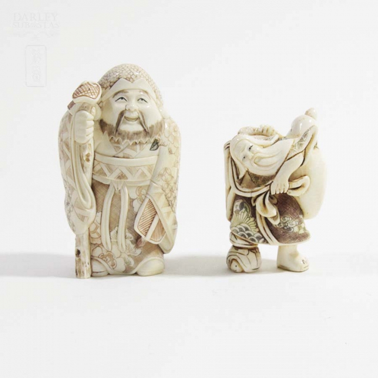 Dos figuras de marfil japones