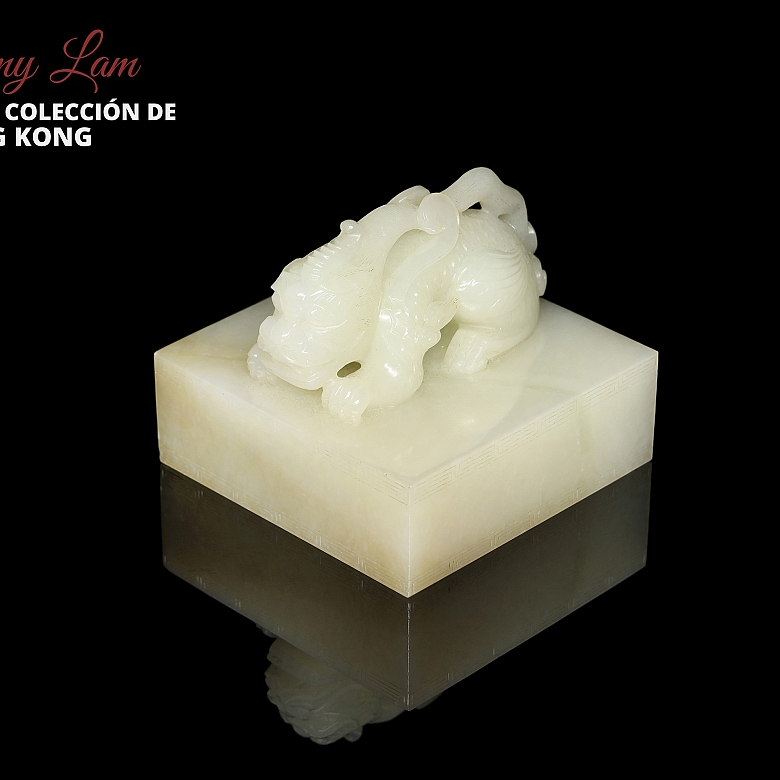 Carved white jade seal ‘Dragon’, Qing dynasty