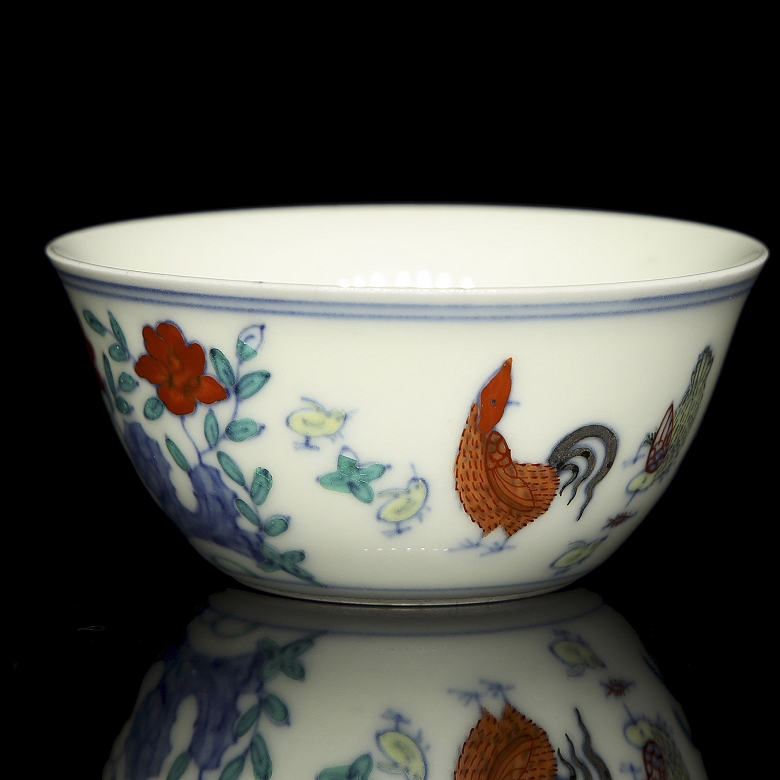 Polychrome porcelain bowl ‘Roosters and peonies’, with Chenghua seal