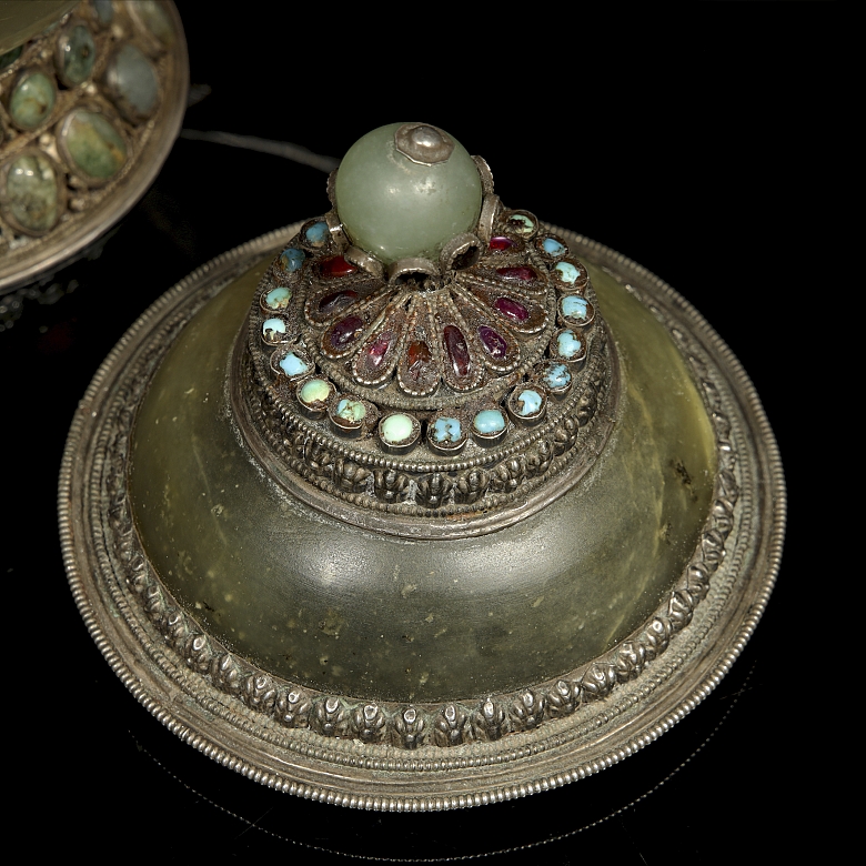 Recipiente ritual de jade, plata y gemas preciosas, Tíbet, s.XIX