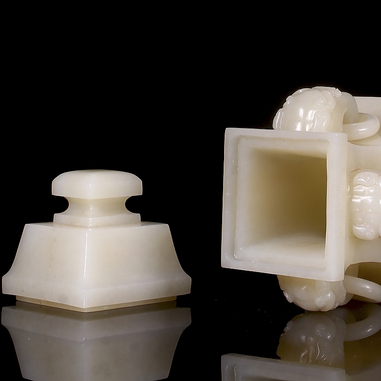 Jarrón cuadrangular de jade blanco de Hetian