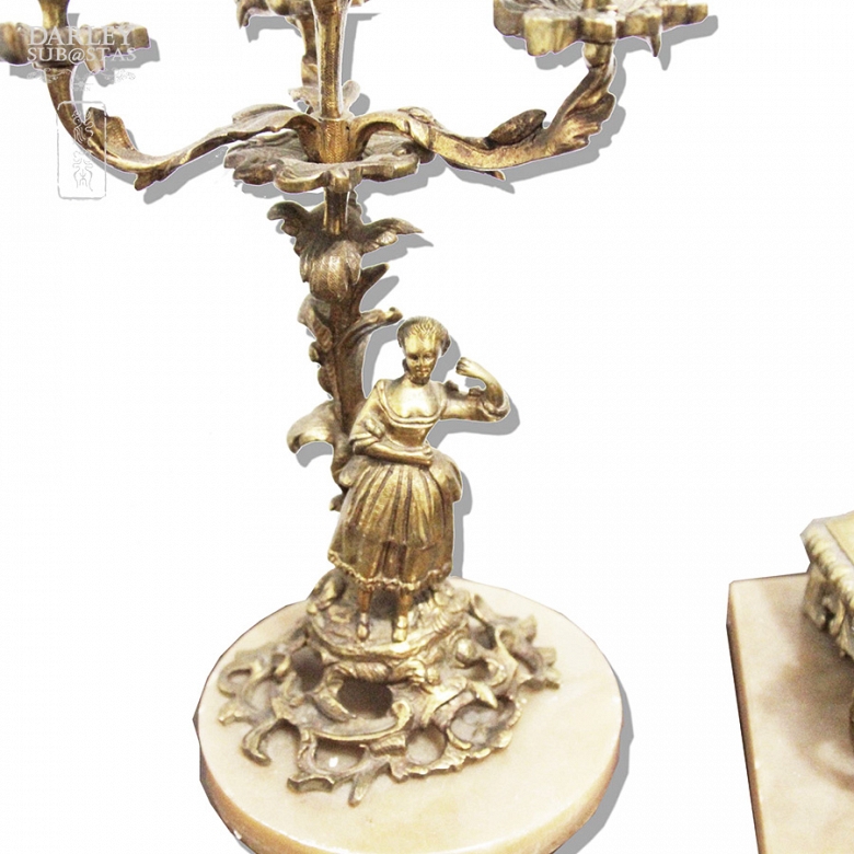Reloj sobremesa y candelabros - 3