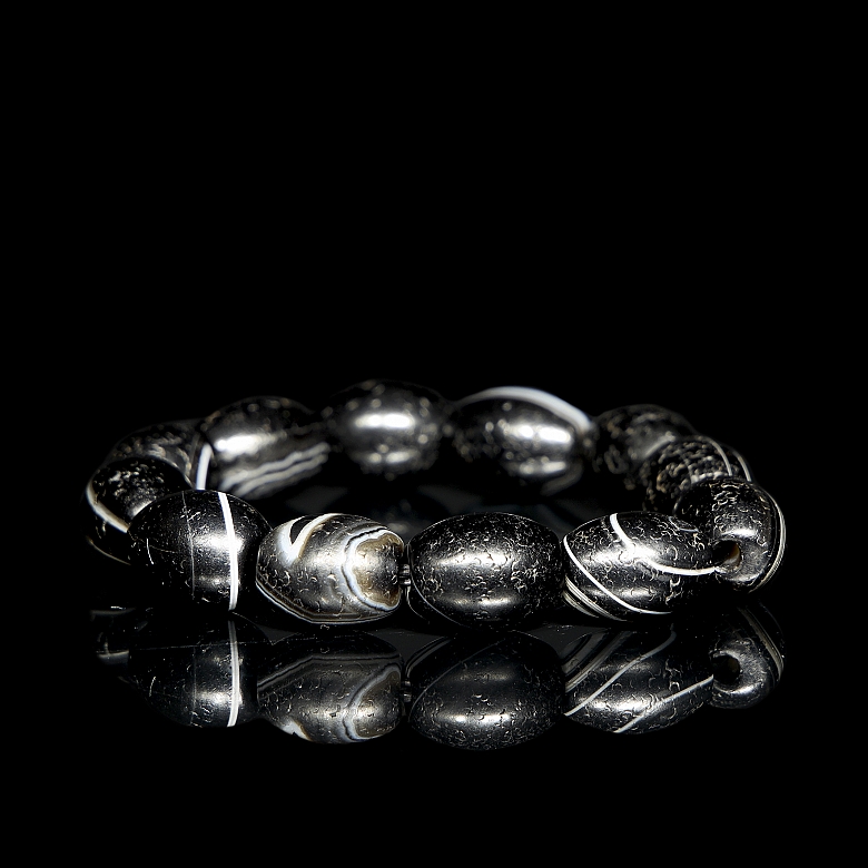 Pulsera de doce cuentas de ágata tallada, dinastía Liao