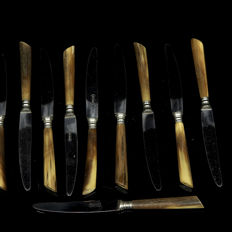 Juego de cuchillos con empuñadura de asta, s.XX