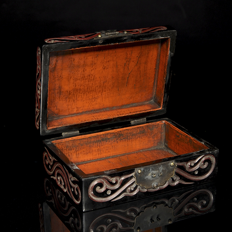 Lacquered wooden box ‘‘Scrolls’’, with Qianlong seal - 6