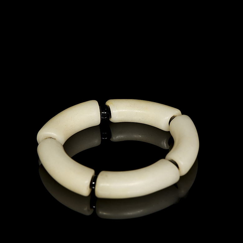 White jade bead bracelet, Zhou style