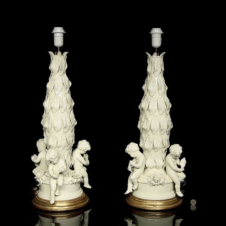 马尼塞斯陶瓷灯具一对，题为《天使》，20世纪