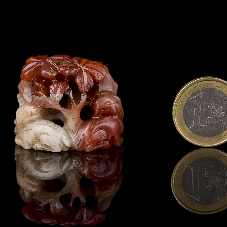 Carved Nanhong agate ‘Rabbits and leaves’, Qing dynasty