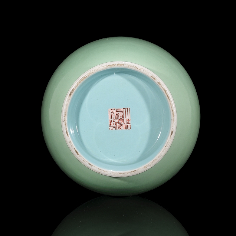 Jarrón de porcelana con esmalte celadón, dinastía Qing
