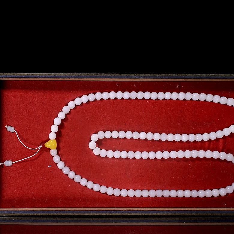 Collar mala de ciento ocho cuentas de jade blanco, dinastía Qing