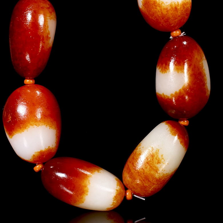 Bracelet with eight Hetian jade beads, Qing dynasty
