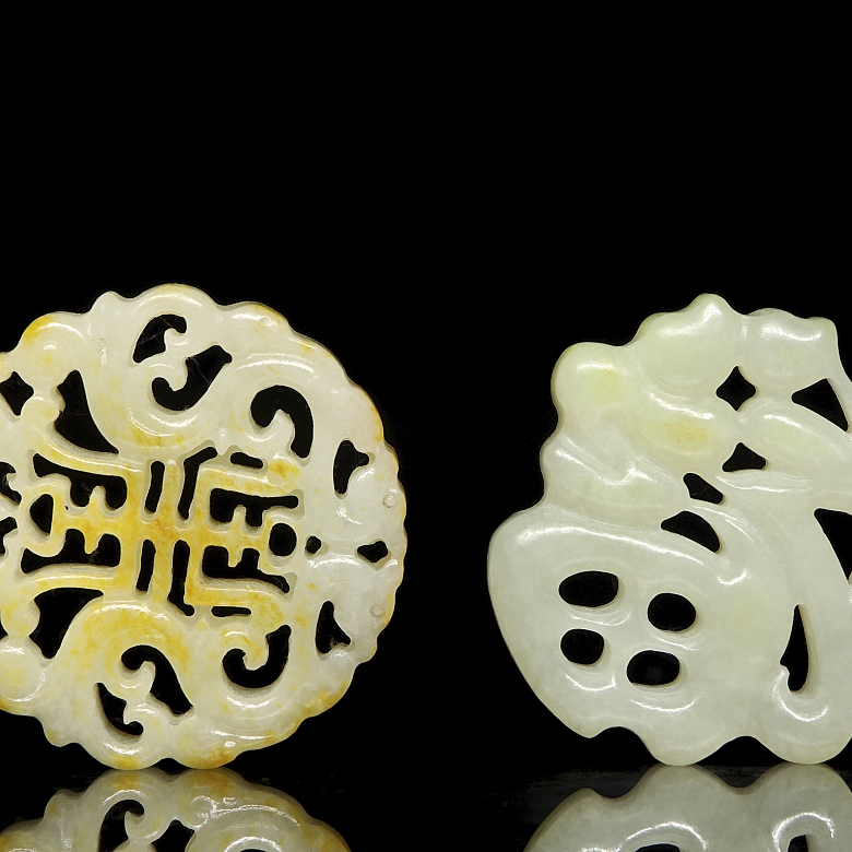 Pareja de colgantes de jade tallado, s.XX