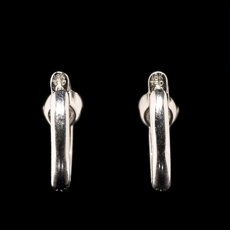 Pendientes de aro en oro blanco de 18K con diamantes
