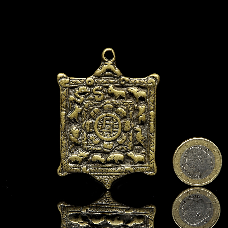Amuleto de bronce