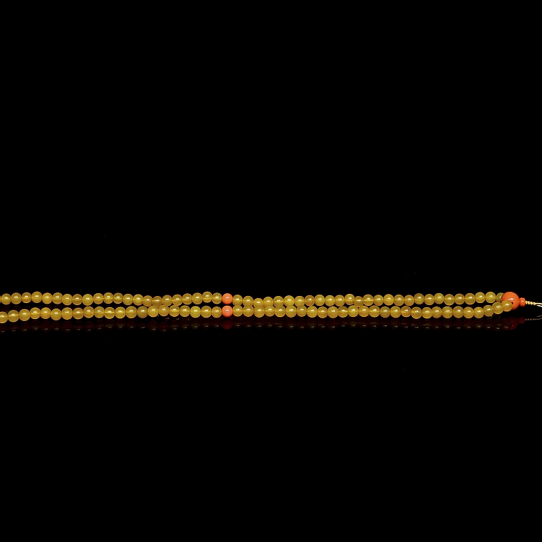 Collar de ciento ocho cuentas de ágata amarilla, dinastía Yuan