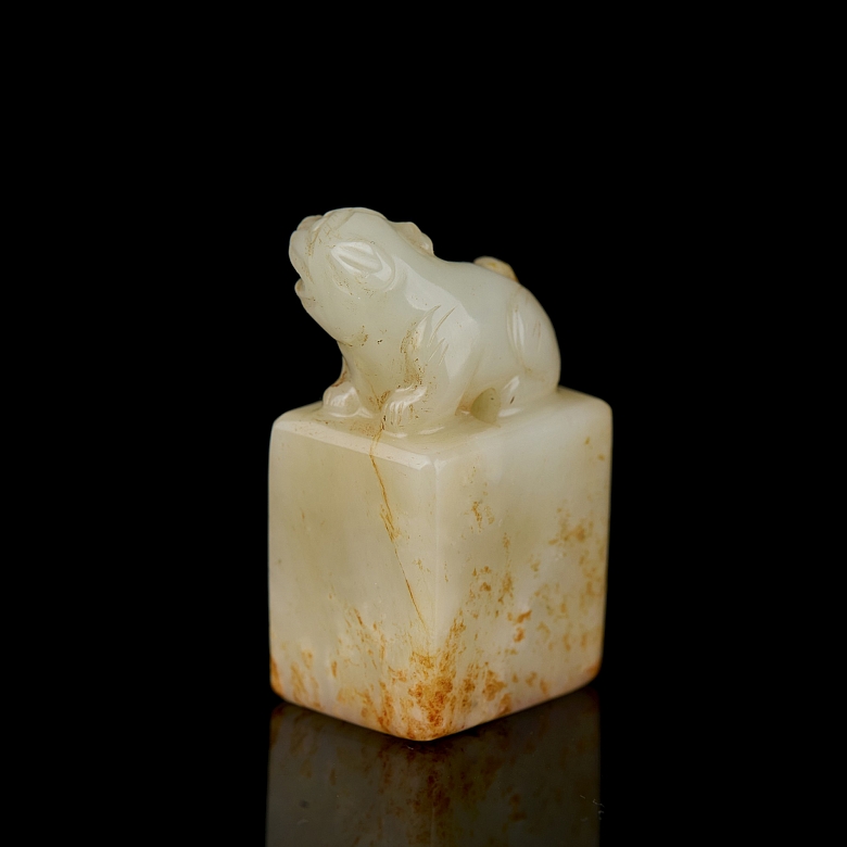 Hetian jade seal ‘Reclining Lion’, Qing dynasty