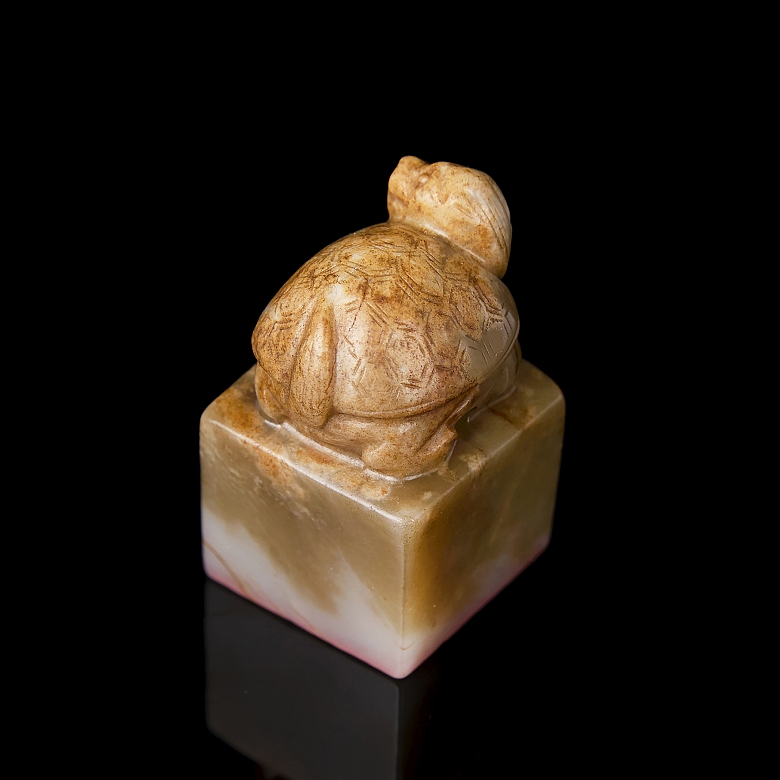 Carved jade seal ‘Turtle’ from Hetian, Qing dynasty