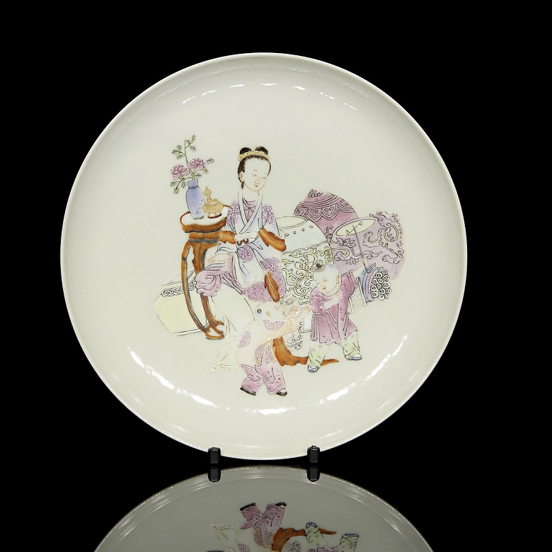 Pink family porcelain plate ‘Family scene’, with Yongzheng seal