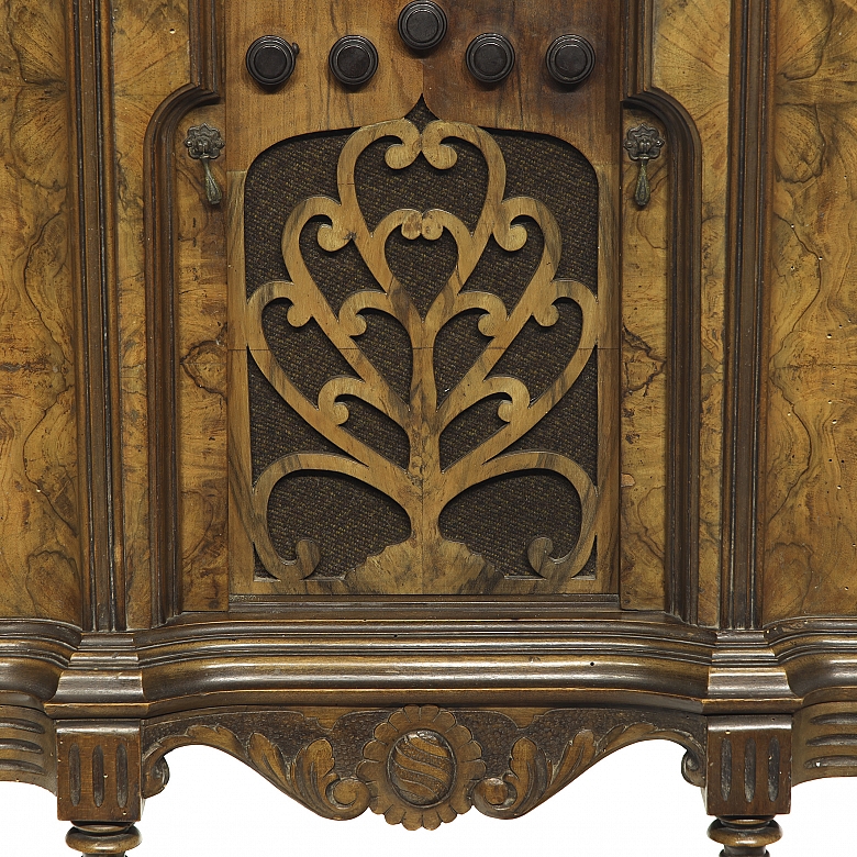 Phonograph record player and radio, 20th century