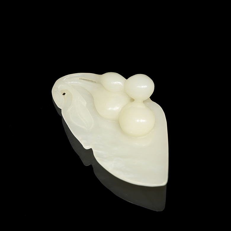 White jade pendant “Fruits”, Qing dynasty.