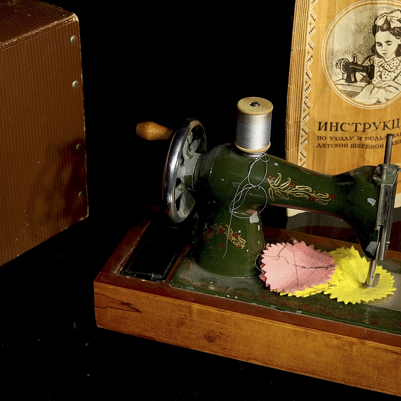 Máquina de coser de juguete soviética ZŠM Orsha, ca. 1950-1960