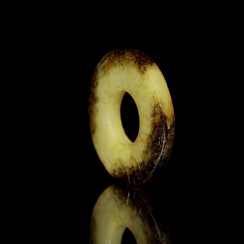 Yellow jade disc ‘Bi’, Eastern Zhou dynasty