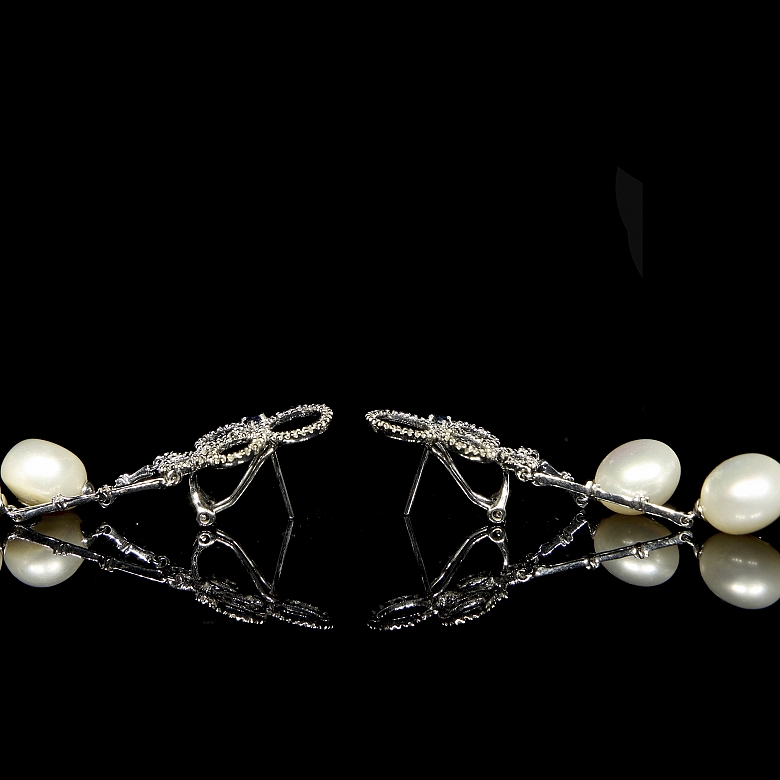 Pendientes en oro blanco de 18k con diamantes y perlas