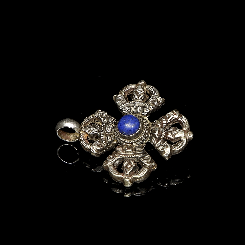 Antiguo colgante de plata con lapislázuli y coral, Tíbet