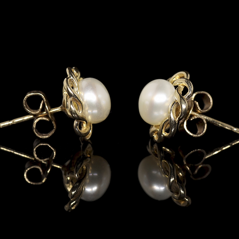 Pendientes de oro amarillo con perlas