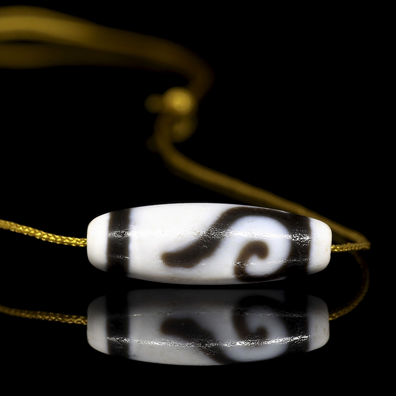 Carved agate dzi “Spiral,” Tang dynasty