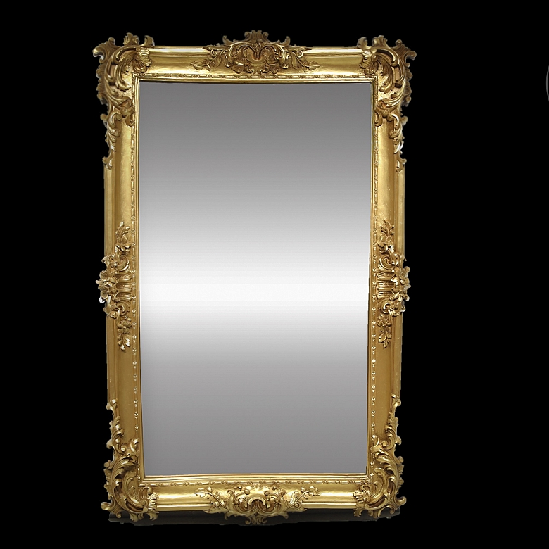 Espejo de madera dorada de estilo barroco, s.XX