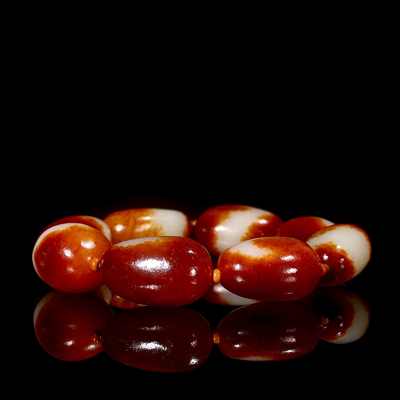 Bracelet with eight Hetian jade beads, Qing dynasty