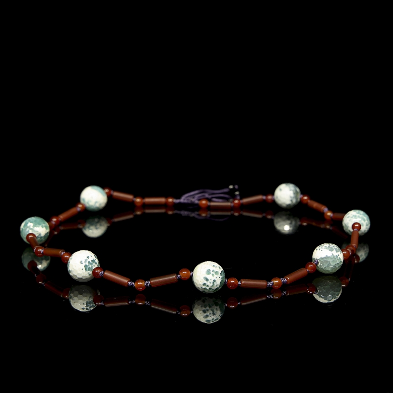Collar de cuentas de ágata y liulí, dinastía Qing