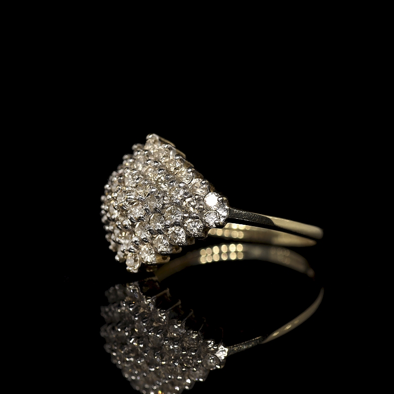 Anillo de oro amarillo con diamantes