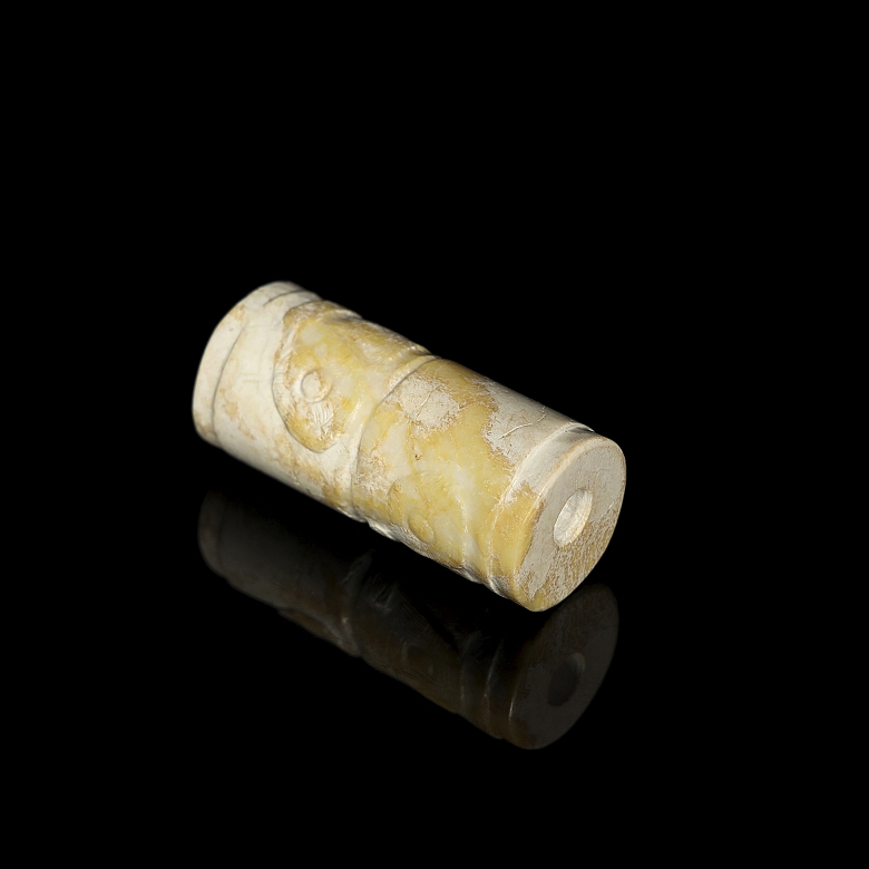 Colgante cilíndrico de jade Jigubai, cultura Liagnzhu