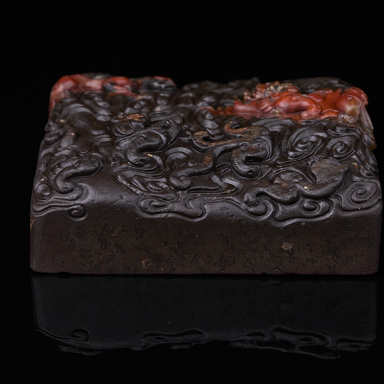 Nanhong agate seal ‘Clouds and Dragons’, Qing dynasty