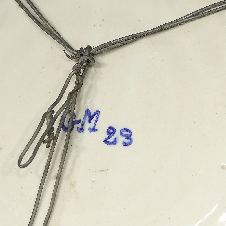 一对瓦伦西亚釉面陶瓷盘，20世纪