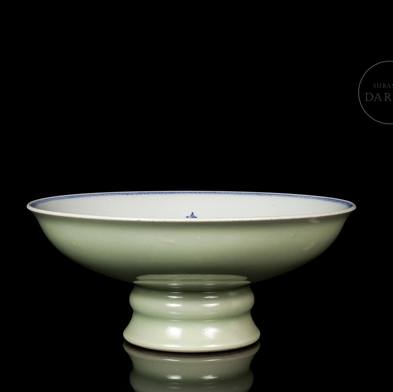 Cuenco con pie de porcelana 
