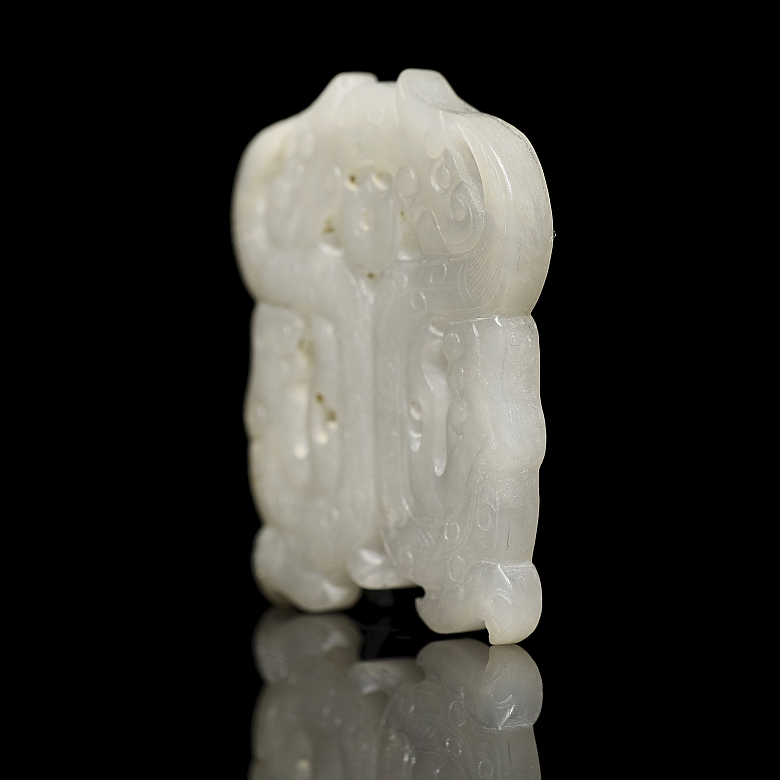 Jade 'dragon' plaque, Eastern Han dynasty - 2