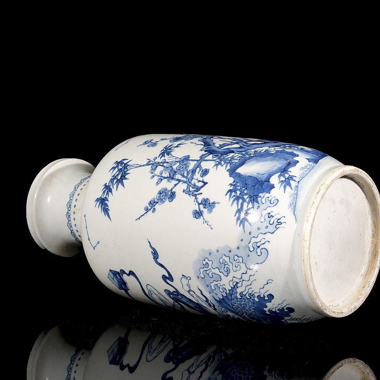 Jarrón de porcelana en azul y blanco 