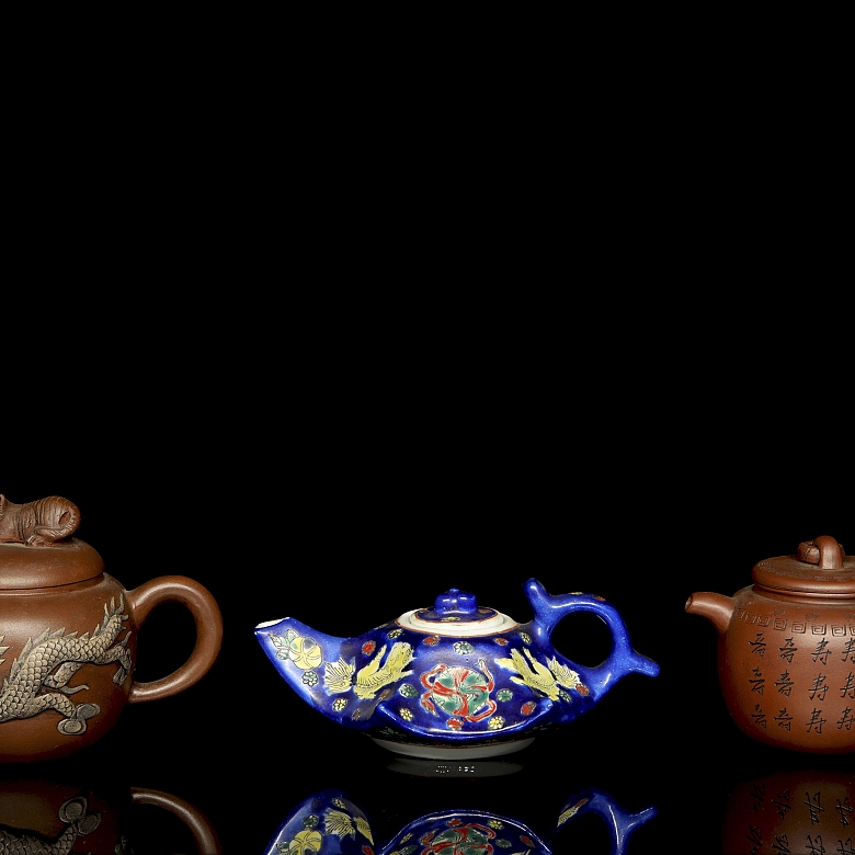 Conjunto de teteras de barro y porcelana, Asia, s.XX