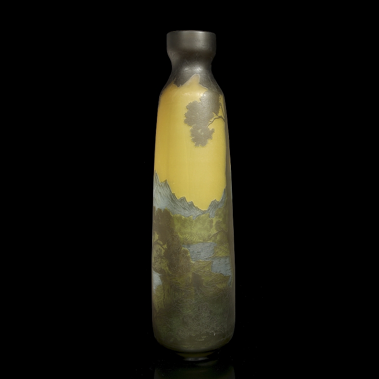 Jarrón de vidrio camafeo, estilo Art Noveau, firmado Lavieh, c. 1900