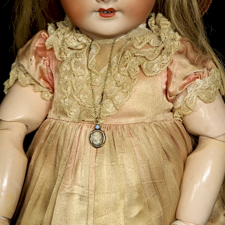 Muñeca de porcelana UNIS France, con sello