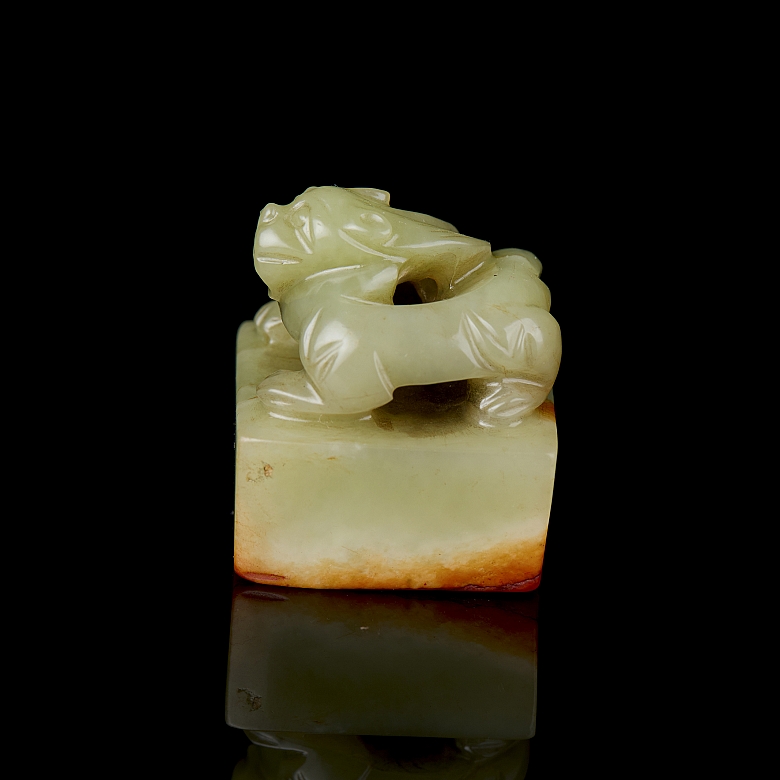 Yellow jade seal carved with the character ‘Beast’, Qing dynasty