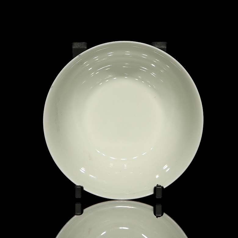 Polychrome porcelain bowl ‘Roosters and peonies’, with Chenghua seal