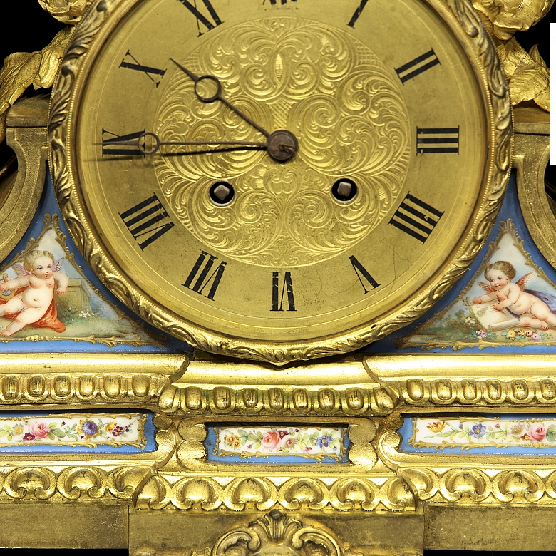 Mantel clock in bronze and porcelain, France, 19th century.