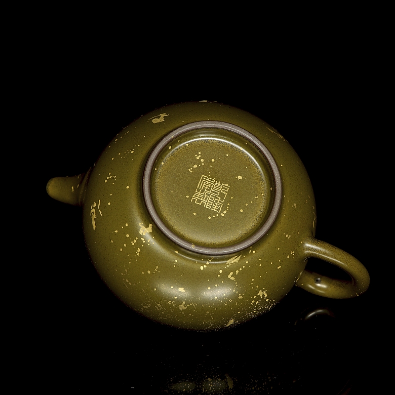 Tetera de cerámica con esmalte de té, con sello Qianlong