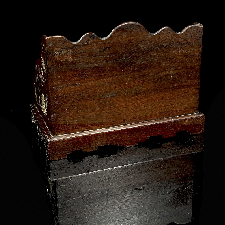 Oriental-style card holder, 20th century