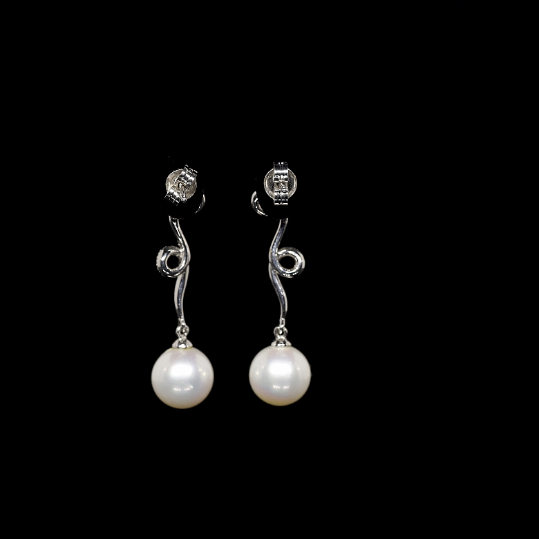 Pendientes en oro blanco 18k con perlas blancas y diamantes